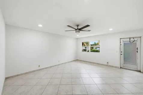 28 Seville 'B' Delray Beach FL 33446
