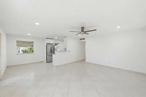 28 Seville 'B' Delray Beach FL 33446
