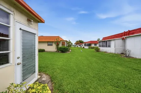 28 Seville 'B' Delray Beach FL 33446