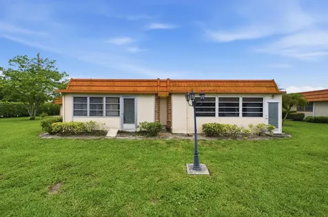28 Seville 'B' Delray Beach FL 33446