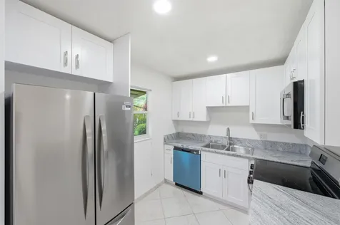 28 Seville 'B' Delray Beach FL 33446
