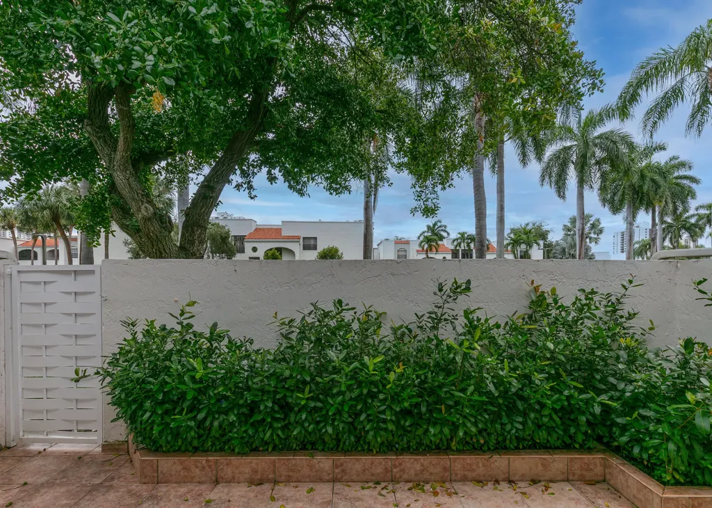 3530 Magellan Circle Aventura FL 33180