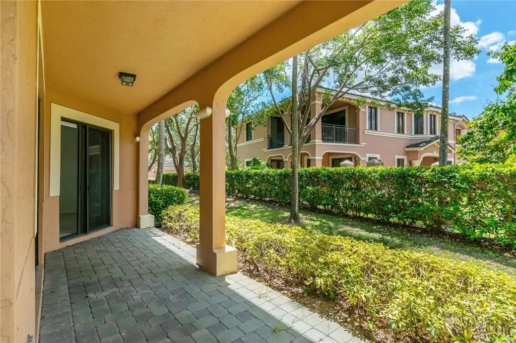 2692 Center Court Drive Weston FL 33332