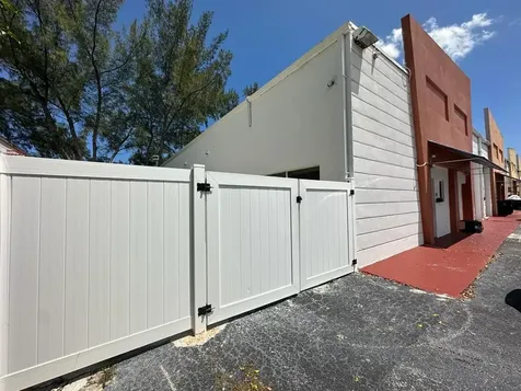 425 NW 10th Terrace Hallandale Beach FL