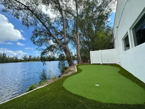 425 NW 10th Terrace Hallandale Beach FL