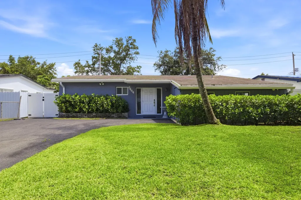 6444 Oak Street Hollywood FL 33024