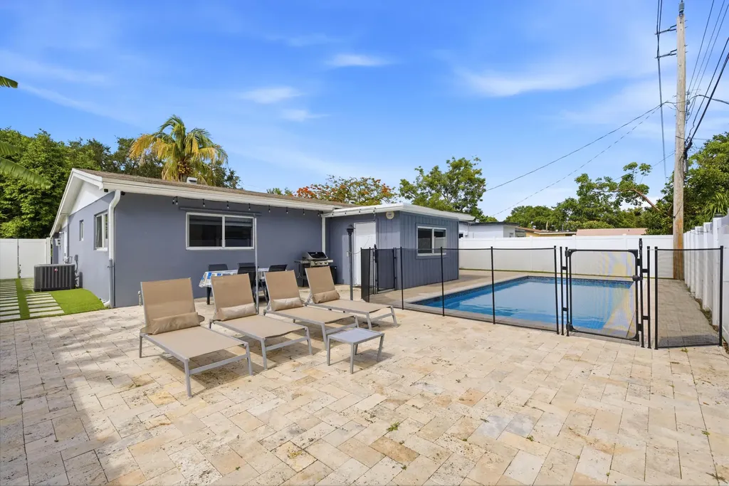 6444 Oak Street Hollywood FL 33024