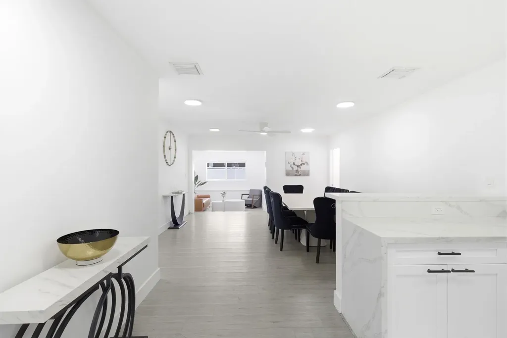 6444 Oak Street Hollywood FL 33024