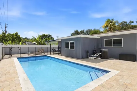 6444 Oak Street Hollywood FL 33024