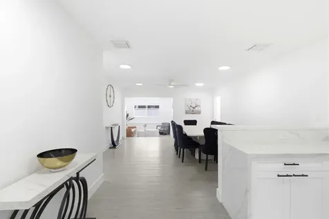 6444 Oak Street Hollywood FL 33024