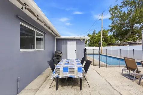 6444 Oak Street Hollywood FL 33024