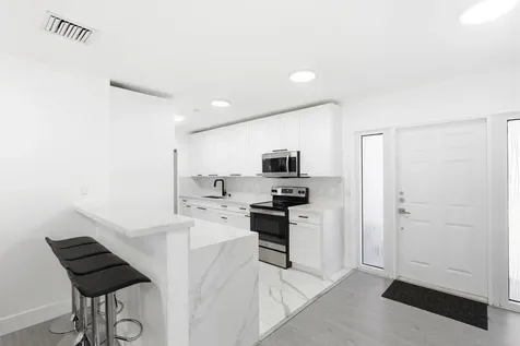 6444 Oak Street Hollywood FL 33024