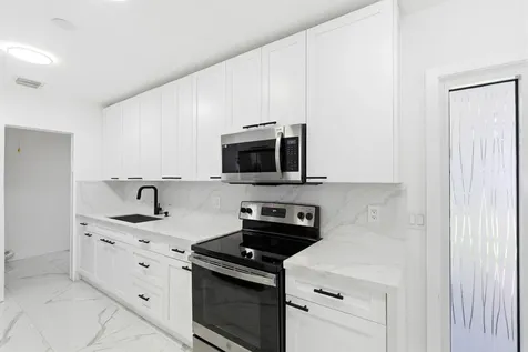6444 Oak Street Hollywood FL 33024