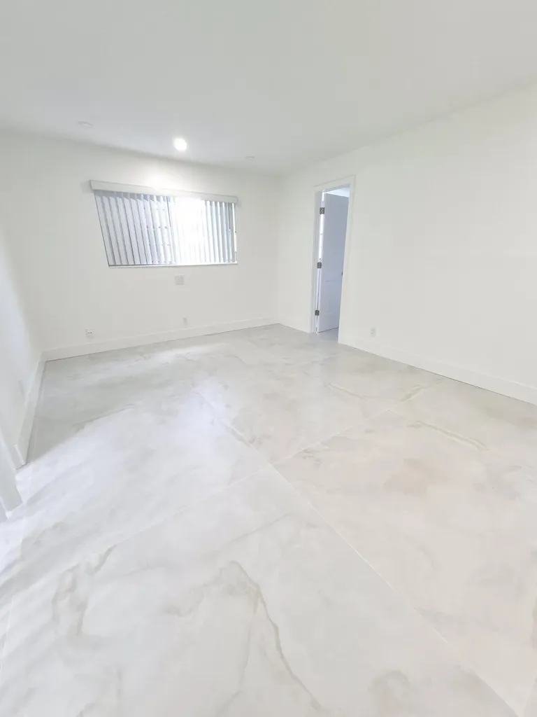87 Bedford D West Palm Beach FL 33417