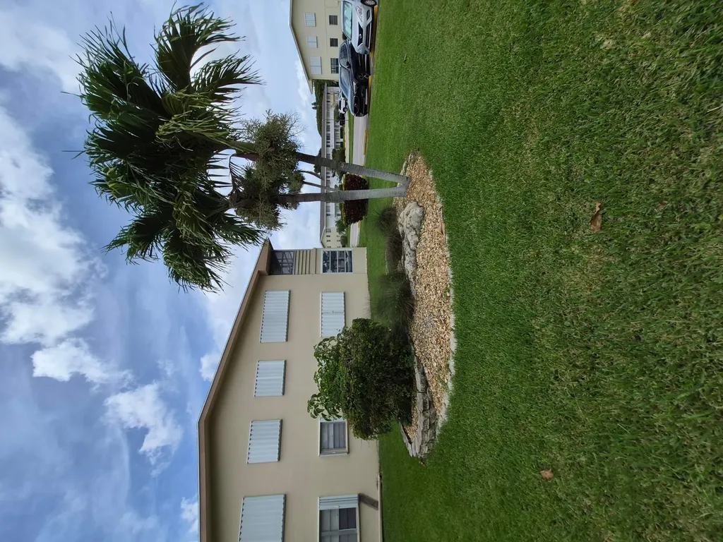 87 Bedford D West Palm Beach FL 33417