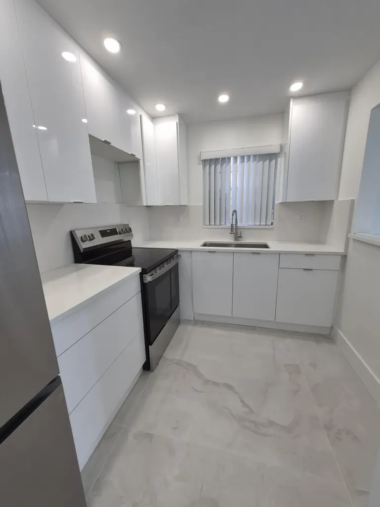 87 Bedford D West Palm Beach FL 33417