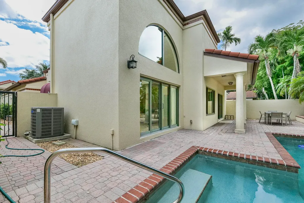23264 N Mirabella Circle Circle N Boca Raton FL 33433