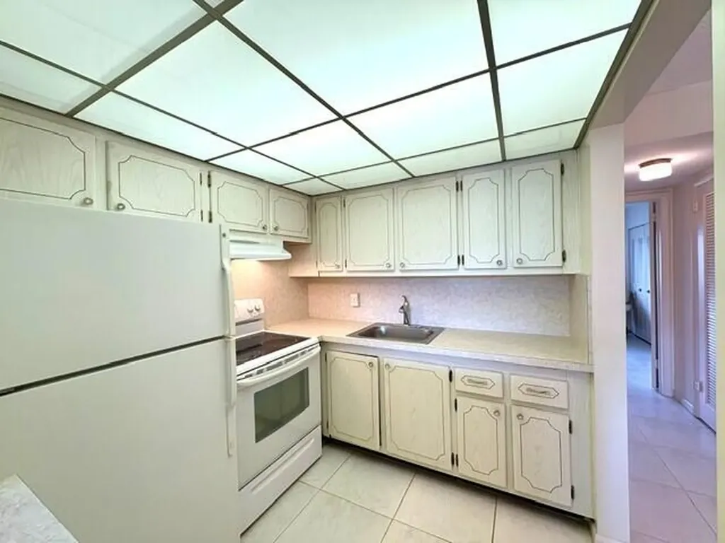 116 Windsor F West Palm Beach FL 33417