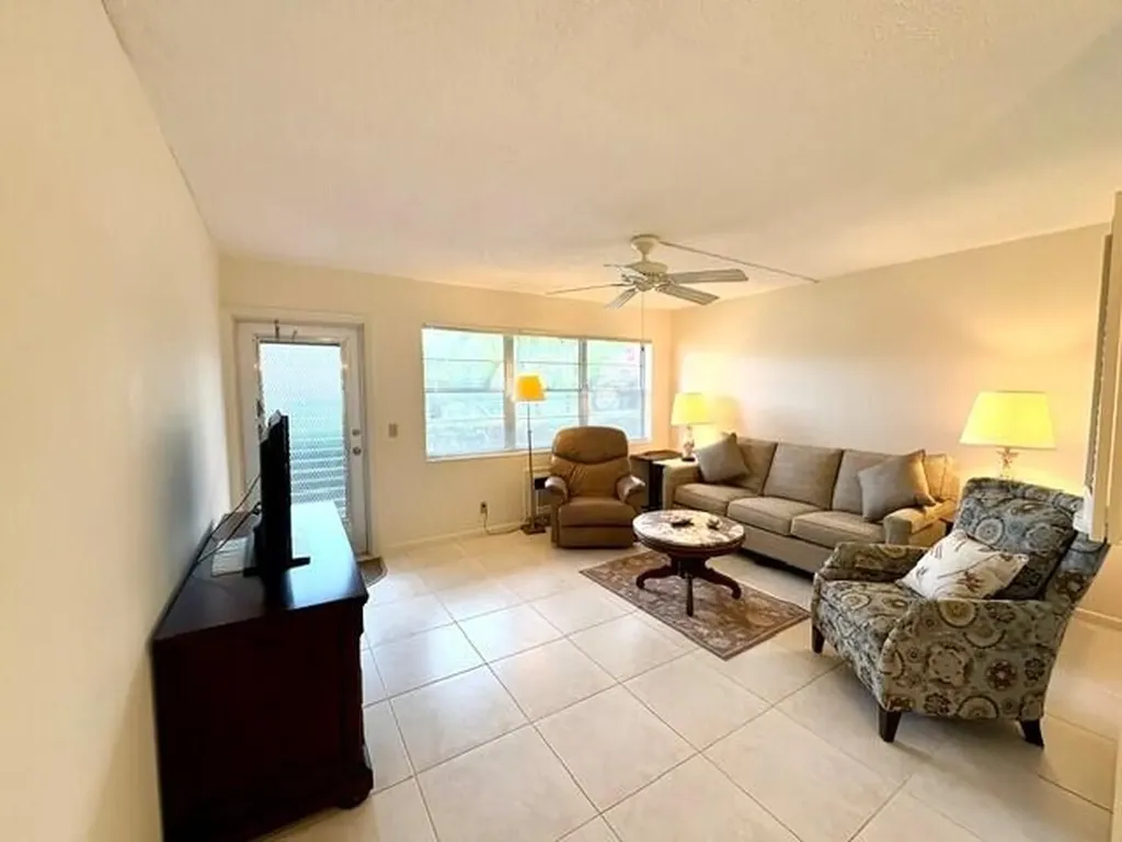 116 Windsor F West Palm Beach FL 33417