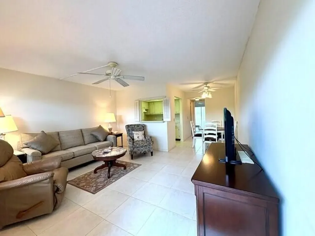 116 Windsor F West Palm Beach FL 33417