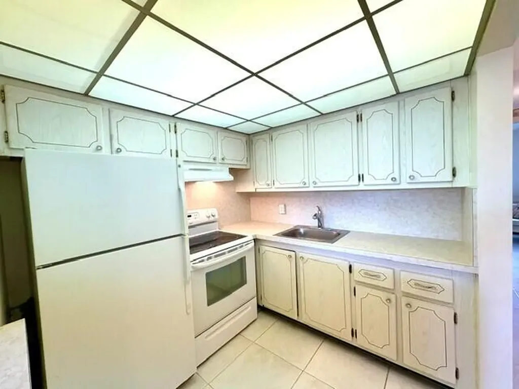 116 Windsor F West Palm Beach FL 33417