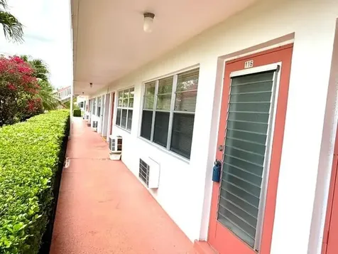 116 Windsor F West Palm Beach FL 33417