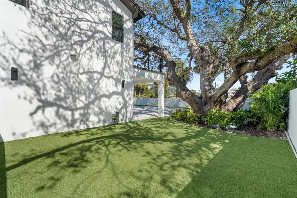868 Country Club Drive North Palm Beach FL 33408