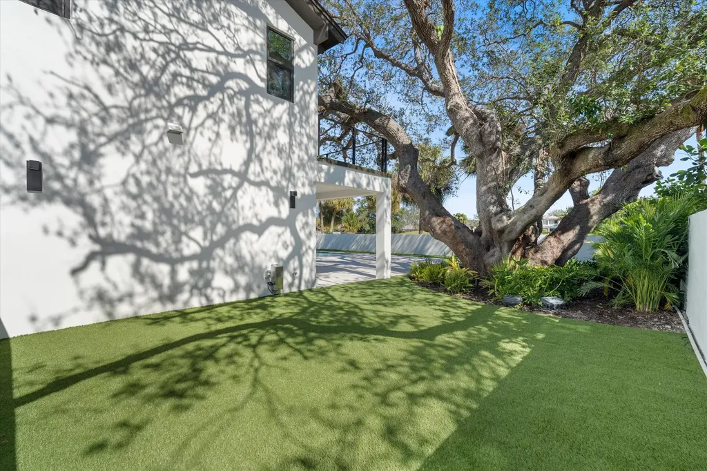 868 Country Club Drive North Palm Beach FL 33408