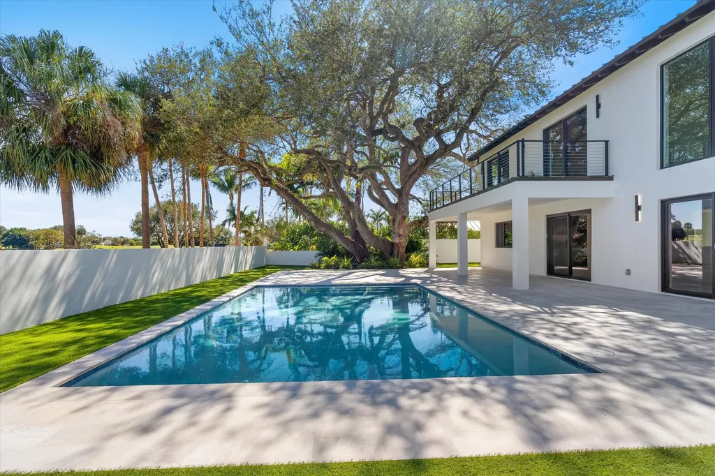 868 Country Club Drive North Palm Beach FL 33408