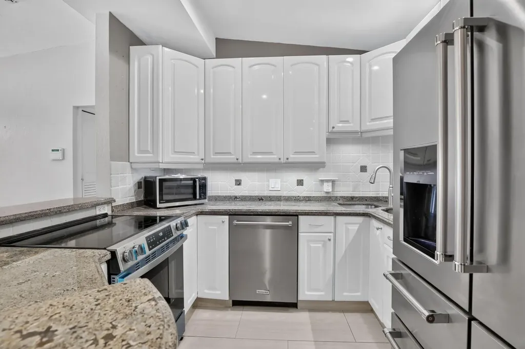 1101 E Country Club Circle Plantation FL 33317