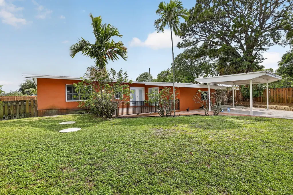 1101 E Country Club Circle Plantation FL 33317