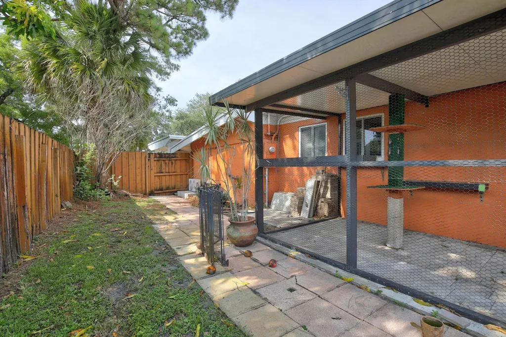 1101 E Country Club Circle Plantation FL 33317