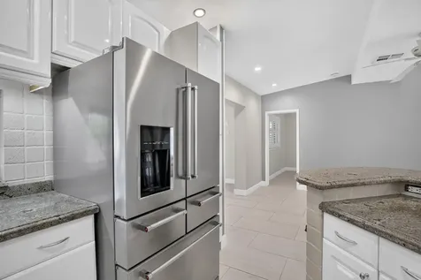 1101 E Country Club Circle Plantation FL 33317