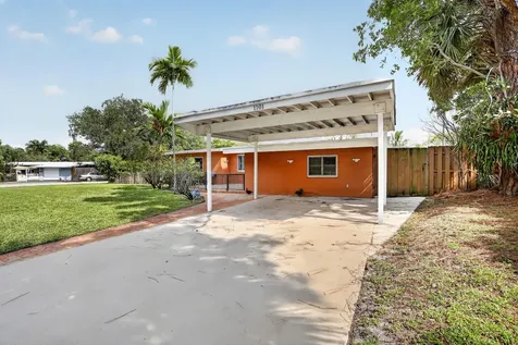 1101 E Country Club Circle Plantation FL 33317