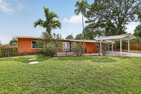 1101 E Country Club Circle Plantation FL 33317