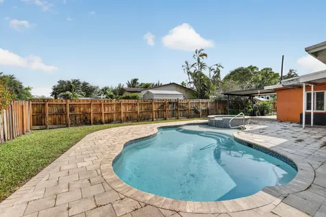 1101 E Country Club Circle Plantation FL 33317