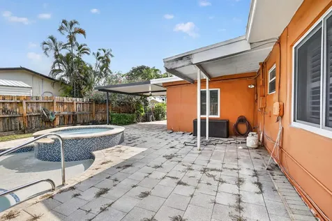 1101 E Country Club Circle Plantation FL 33317