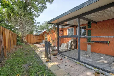 1101 E Country Club Circle Plantation FL 33317