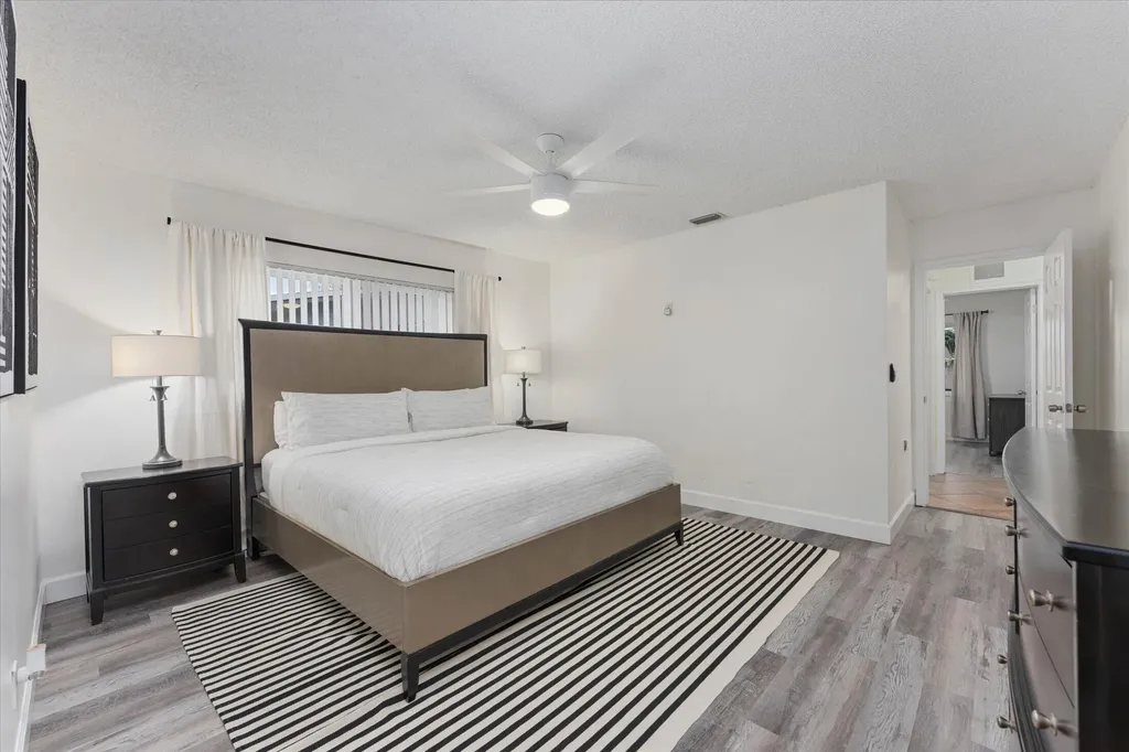 6515 SW 8th Place North Lauderdale FL 33068