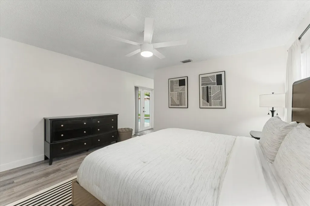 6515 SW 8th Place North Lauderdale FL 33068