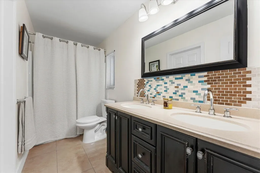 6515 SW 8th Place North Lauderdale FL 33068