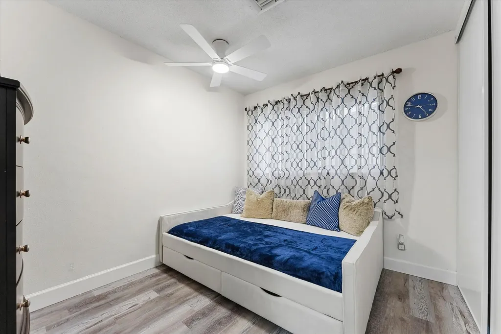 6515 SW 8th Place North Lauderdale FL 33068