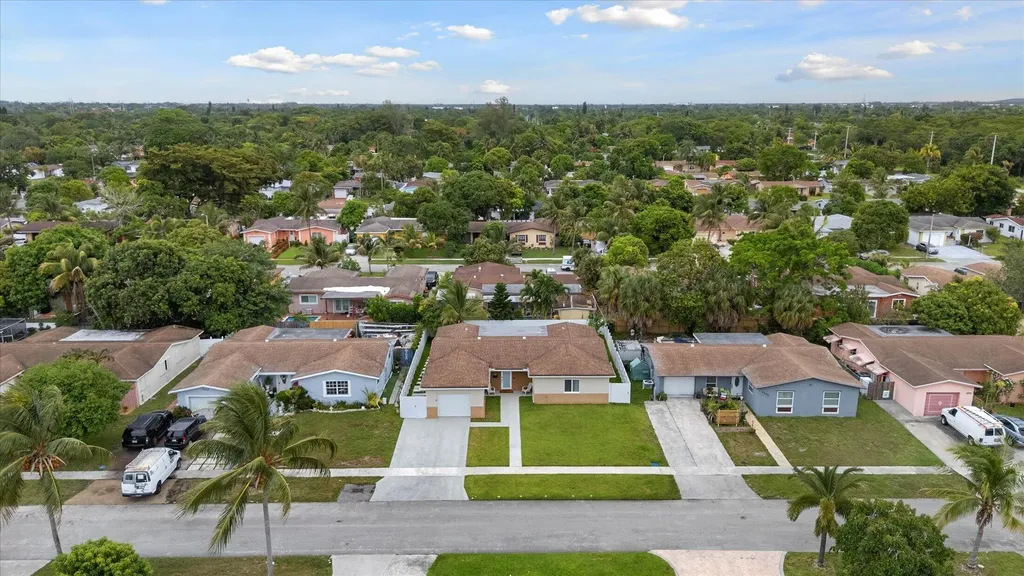 6515 SW 8th Place North Lauderdale FL 33068