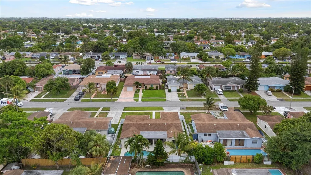 6515 SW 8th Place North Lauderdale FL 33068