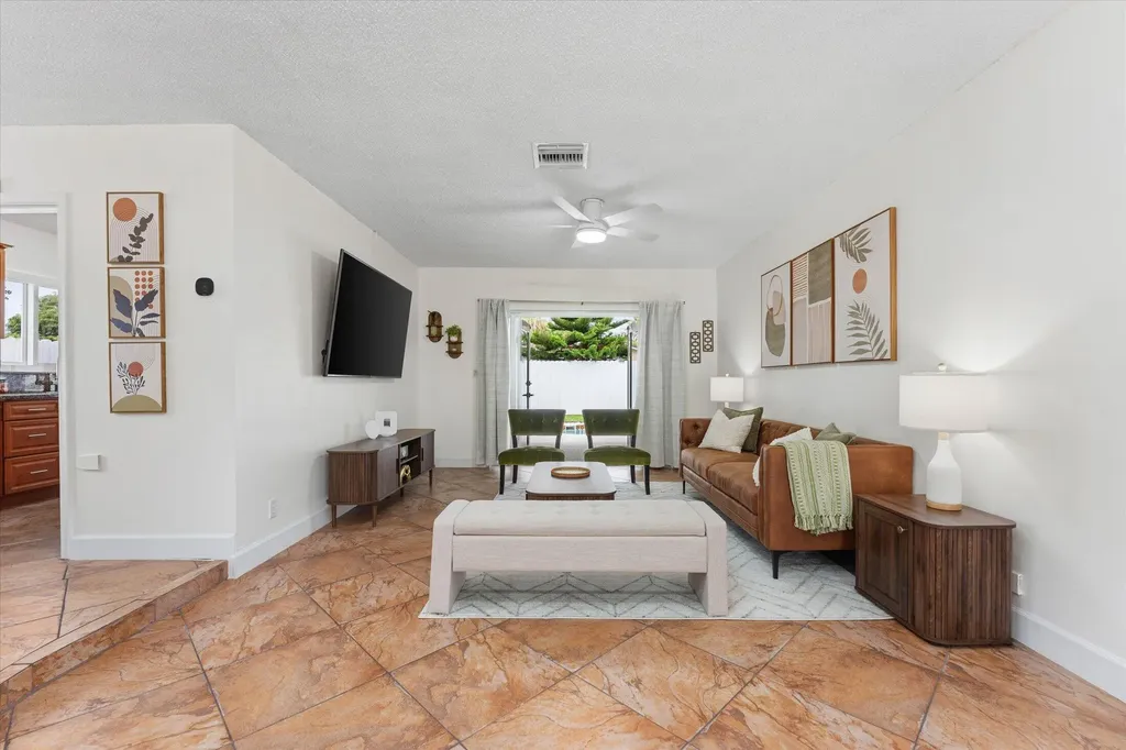6515 SW 8th Place North Lauderdale FL 33068