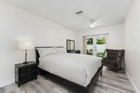 6515 SW 8th Place North Lauderdale FL 33068