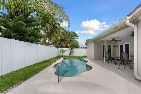6515 SW 8th Place North Lauderdale FL 33068