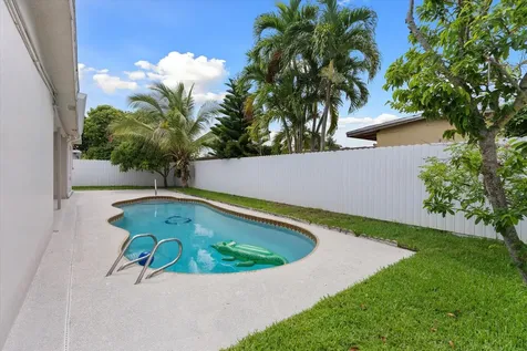 6515 SW 8th Place North Lauderdale FL 33068