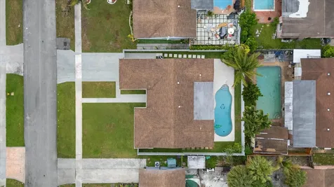 6515 SW 8th Place North Lauderdale FL 33068