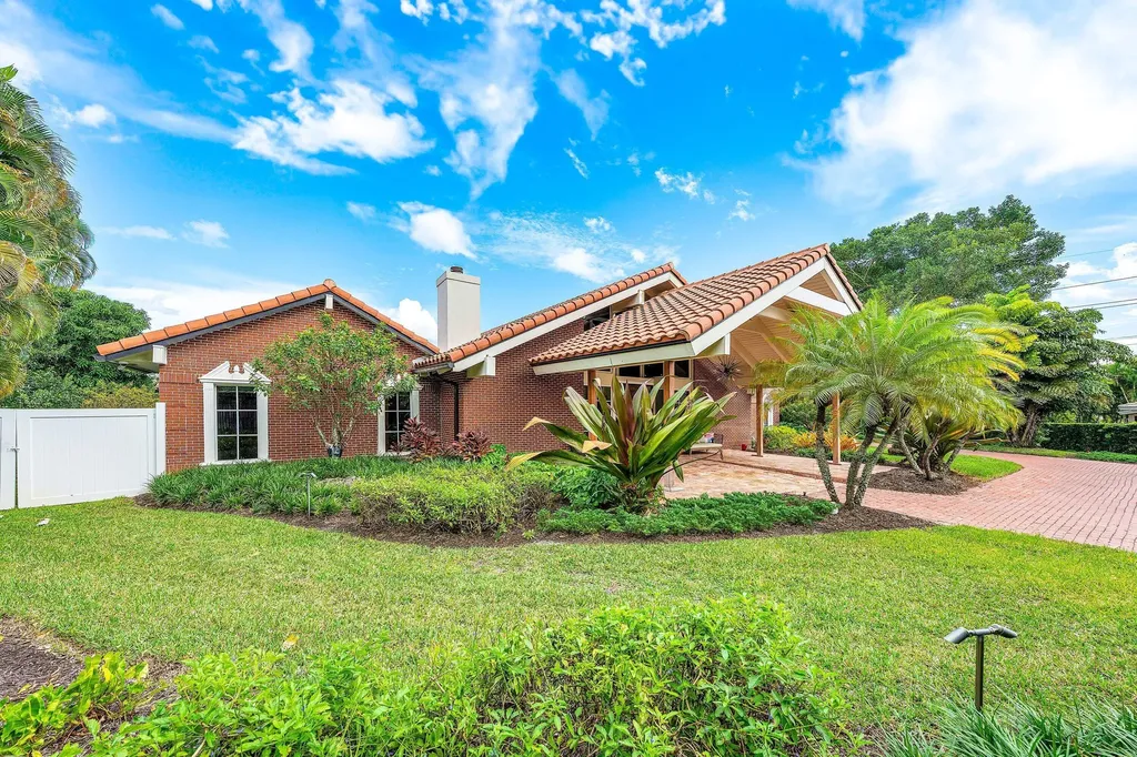 6641 Giralda Circle Boca Raton FL 33433